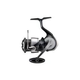 Daiwa 24 Certate LT 2500D Naviják s přední brzdou