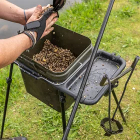 Avid Bait Station Stojan na boilies Horní část