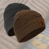 Vass-Tex Fleece Lined Ribbed Beanie Šedá čepice s velurovým logem